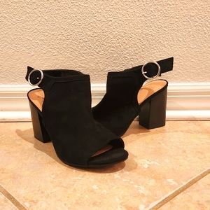 Black strappy heel